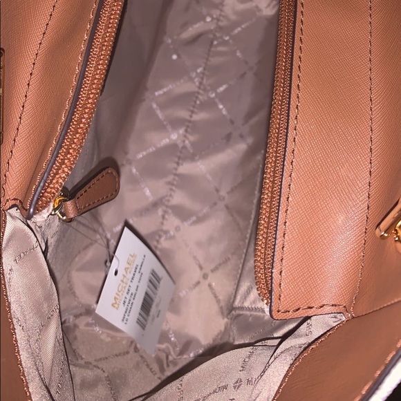 SOLD- Authentic Michael Kors Jet Set Tote Large NWT - Picture 4 of 4